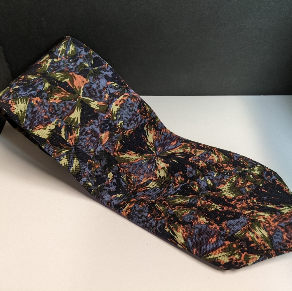 Molecular Expressions cocktail collection tie 100% silk